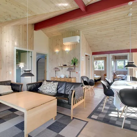 Simjanka - 600m From The Sea By Interhome Feriehus